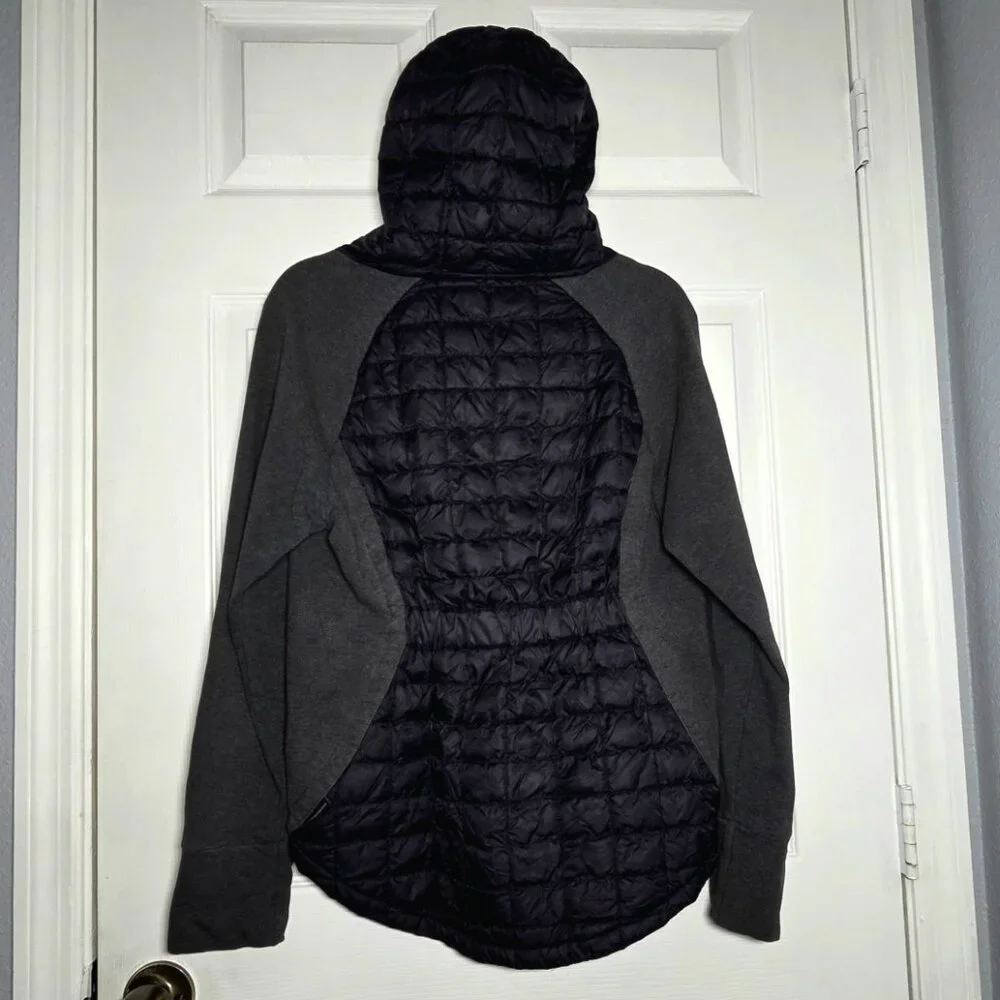 The North Face Women's Black and Charcoal Ski Jacket - Picture 4 of 8